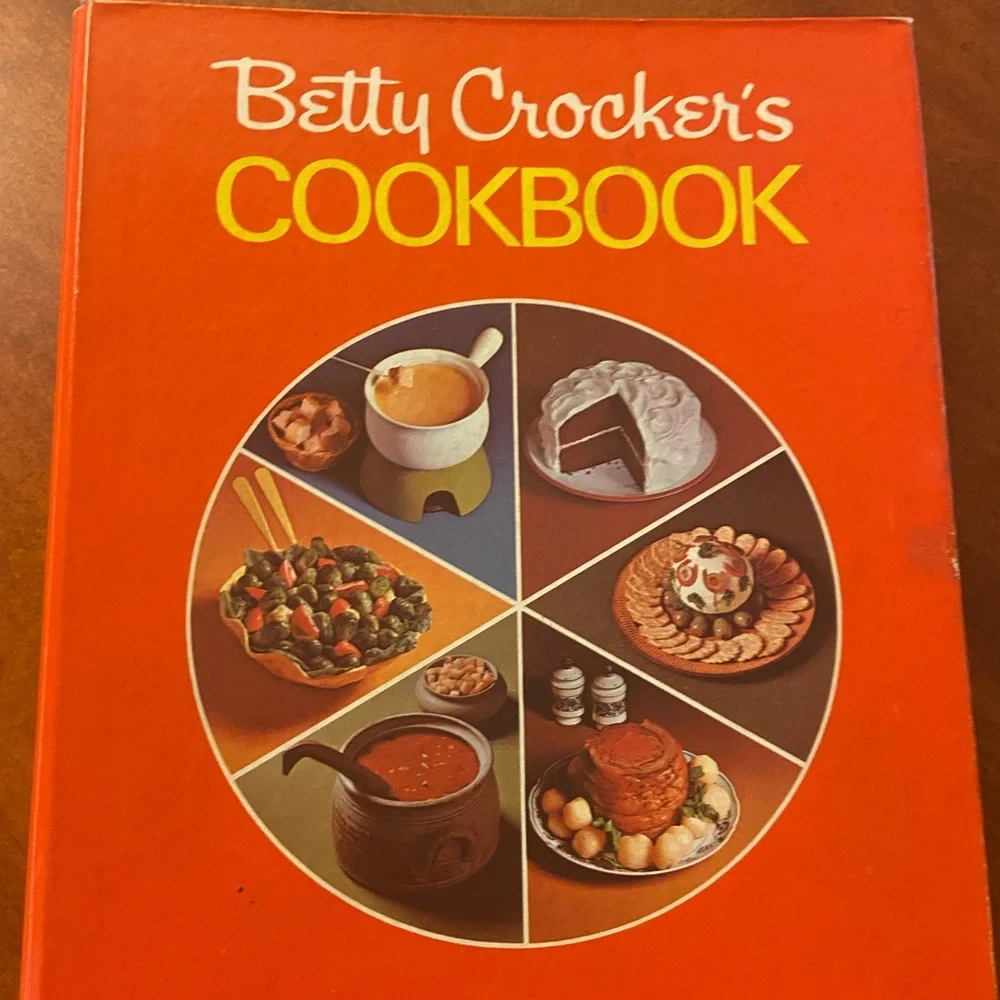 Vintage Rare Betty Crocker Cookbook 5 Ring Binder, 15th printing, 1972 - Picture 1 of 16